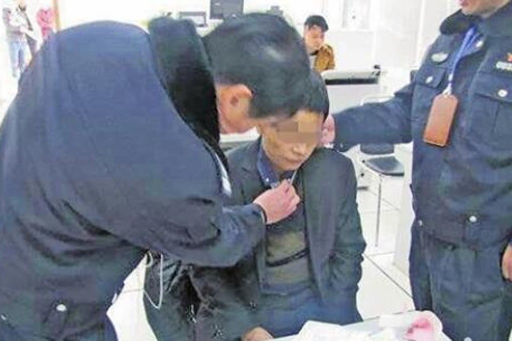 An eagle-eyed driving test invigilator in southwest China foiled a man’s attempted deception after seeing him fiddling with his hair, which turned out to be a wig concealing a listening device. Photo: News.sina.com.cn