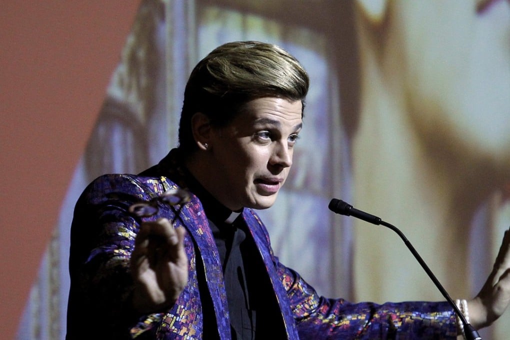 Conservative provocateur Milo Yiannopoulos speaks to a crowd in Fullerton, California, on October 31. Photo: Tribune News Service