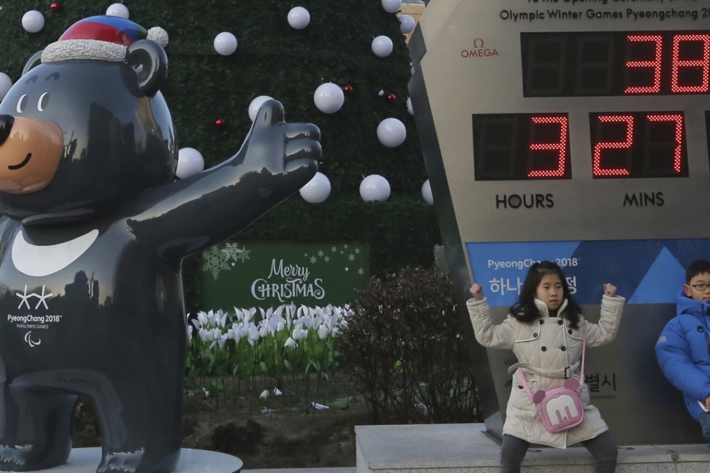 Children pose in front the countdown to the 2018 Pyeongchang Winter Olympic Games in Seoul, South Korea. Photo: AP