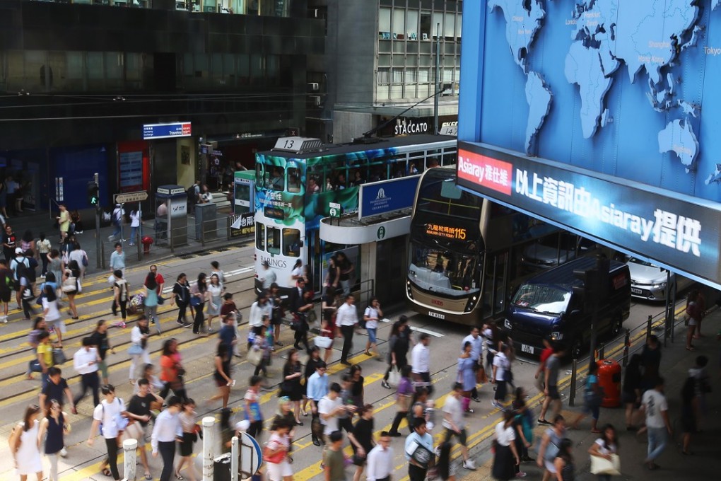 From January till November 2017, Hong Kong saw a 3.6 per cent rise in visitor numbers from the mainland compared with the same period in the year before. Photo: K.Y. Cheng
