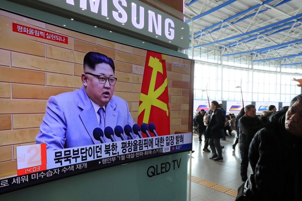 People watch a TV broadcasting a news report on North Korea's leader Kim Jong-un speech on New Year's Day speech. Photo: Yonhap via Reuters