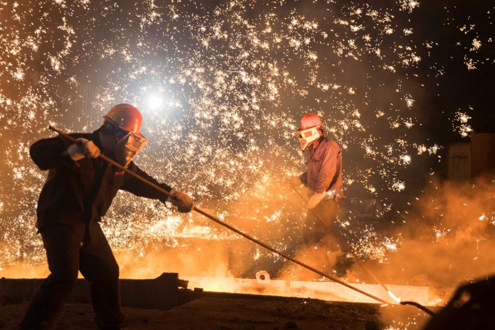 A file picture of workers at a steel plant in Shandong province. Photo: Reuters