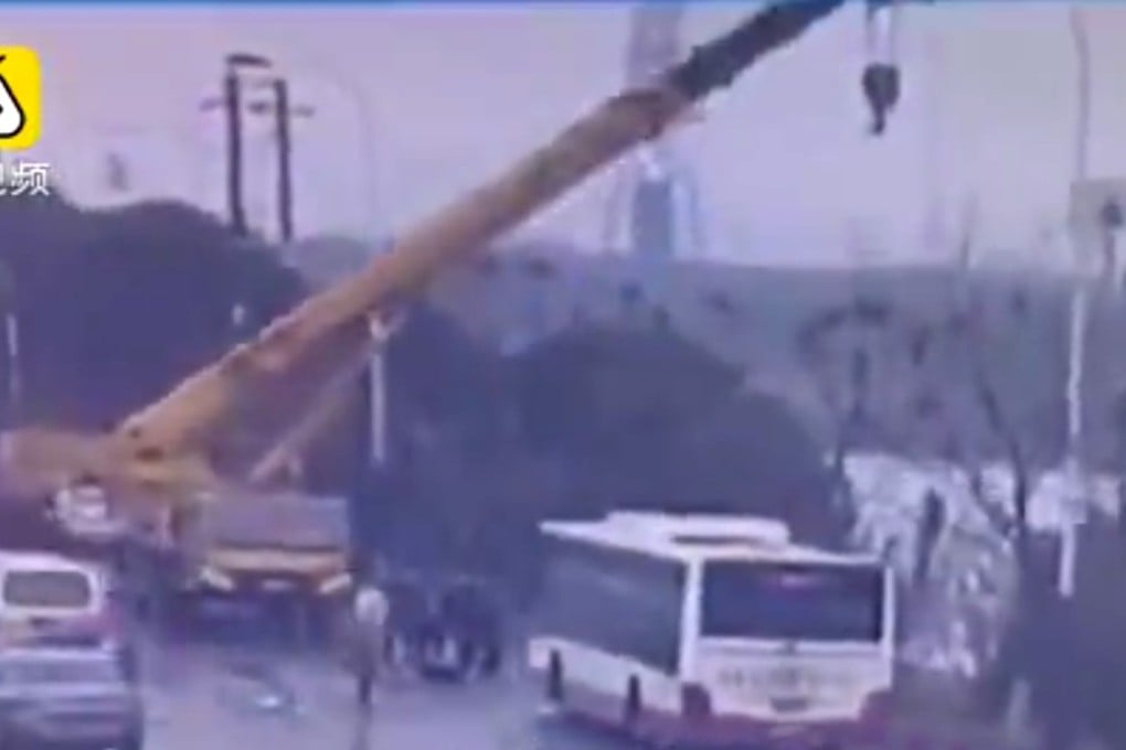 A crane driver from eastern China has been labelled a hero after helping to rescue five people from a bus that plunged int a river. Photo: Weibo