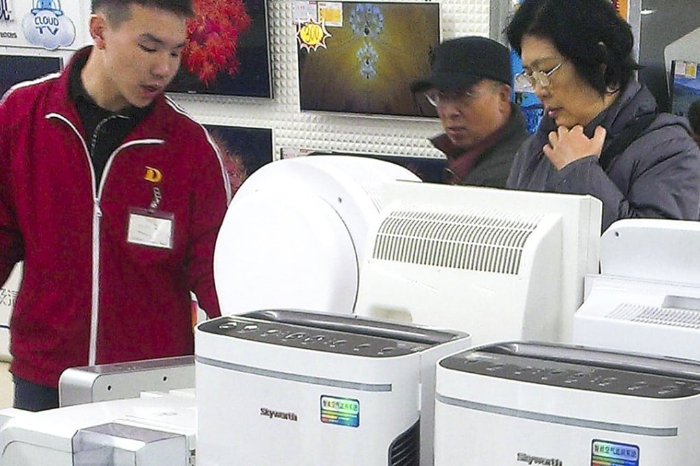 Beijing retailers are struggling to tempt customers into buying air purifiers this winter. Photo: Xinhua
