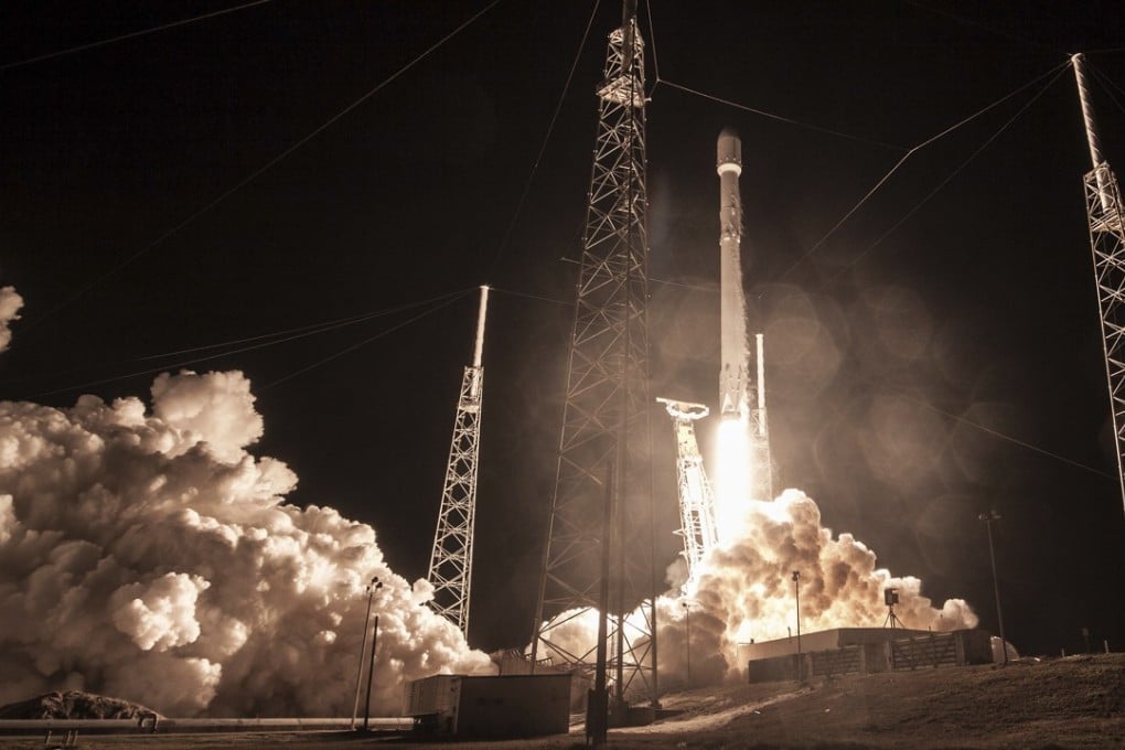 This photo made available by SpaceX shows the launch of the Falcon 9 rocket at Cape Canaveral, carrying the Zuma satellite. Photo: AP