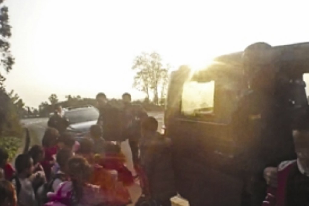 Police said Zhao, who was driving 20 pupils to school in a seven-seater van, failed a breath test. Photo: E.chengdu.cn