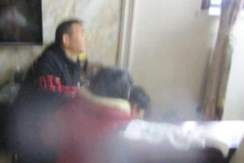 A police officer pulls the distressed boy from a window ledge at his home in eastern China. Photo: Thepaper.cn