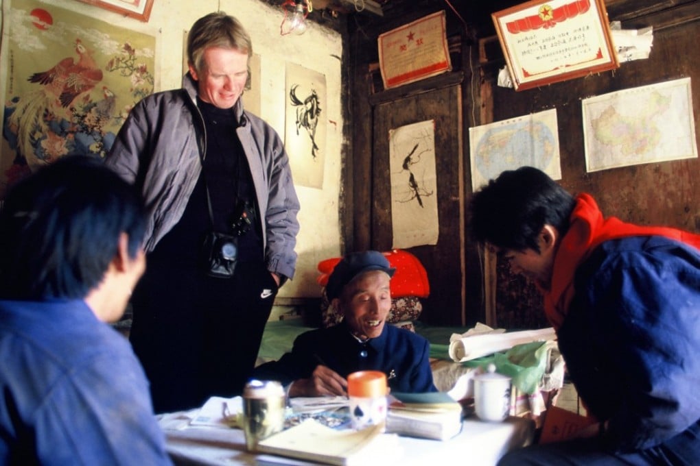 Bruce Chatwin (standing), Lijiang, 1985. Picture: Magnus Bartlett