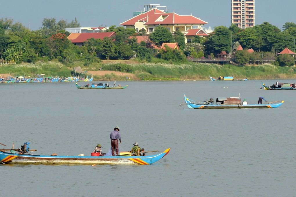 Fishermen pull their nets in the Mekong River in Southeast Cambodia’s Kandal province. Photo: AFP