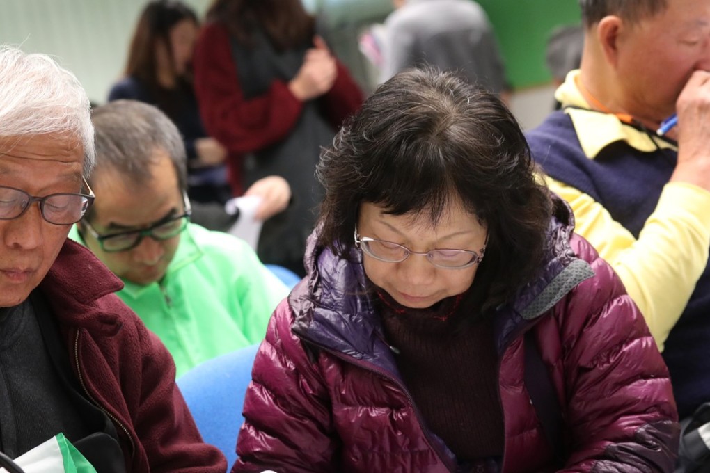 Retirees seeking re-employment at a job seminar. Photo: K. Y. Cheng