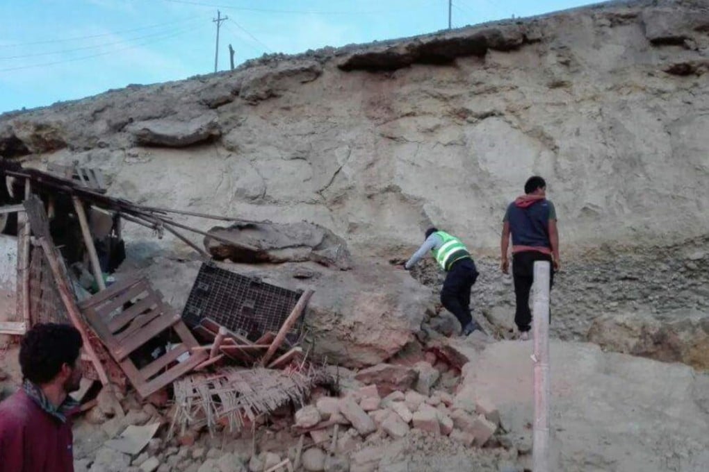 A security force member searches for victims in the district of Yauca in Arequipa, Peru, on January 14, 2018. A 7.1 magnitude quake which struck Peru on Sunday morning has killed one and scores are missing. Photo: Xinhua