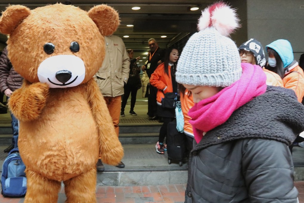 It is not just the cold weather that has kept Hong Kong shoppers indoors these past few weeks. More and more consumers are now shopping on their mobile phones and laptops. Photo: Felix Wong