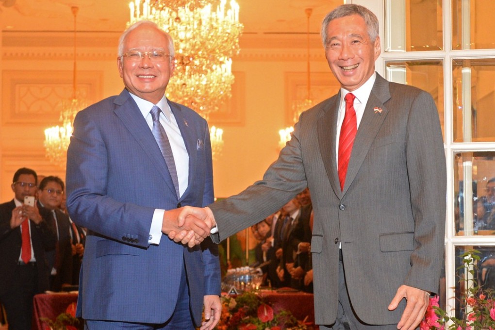 Malaysian Prime Minister Najib Razak with Singaporean counterpart Lee Hsien Loong. Photo: Xinhua