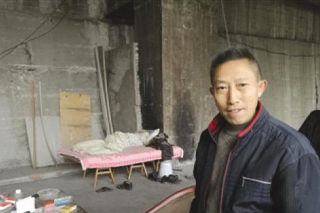 Wang Chengzhou lives under a bridge in Chongqing. Photo: Thepaper.cn