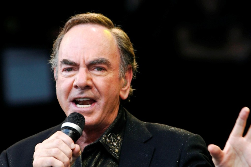 US singer Neil Diamond performs at the Glastonbury Festival in 2008 in Somerset in southwest England. Photo: Reuters