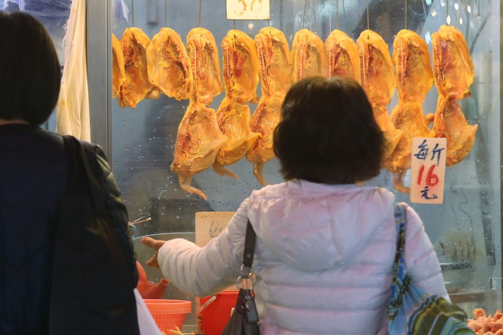 People are unlikely to get infected if chilled chicken is properly handled. Photo: Dickson Lee