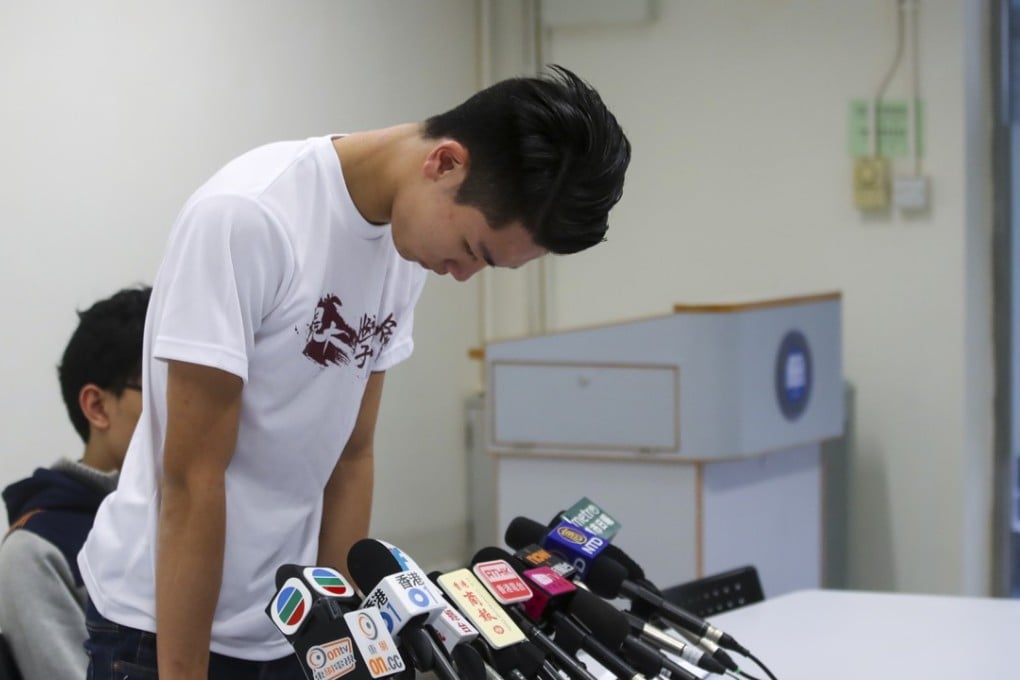 Lau Tsz-kei, Baptist University student union president, apologises for his use of foul language during a stand-off on campus, after talks with the school to resolve the row over compulsory Mandarin courses. Photo: Edward Wong