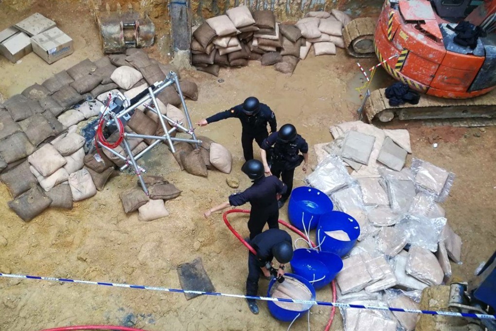 Bomb disposal officers work overnight at a construction site for the Sha Tin-Central rail link in Wan Chai. Photo: Facebook