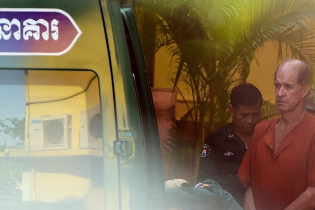 Australian filmmaker James Ricketson is escorted by Cambodian prison guards at the Supreme Court for a bail hearing in Phnom Penh on January 30, 2018. The court denied him bail after her was detained last year on spying charges after he flew a drone over an opposition rally. Photo: AFP