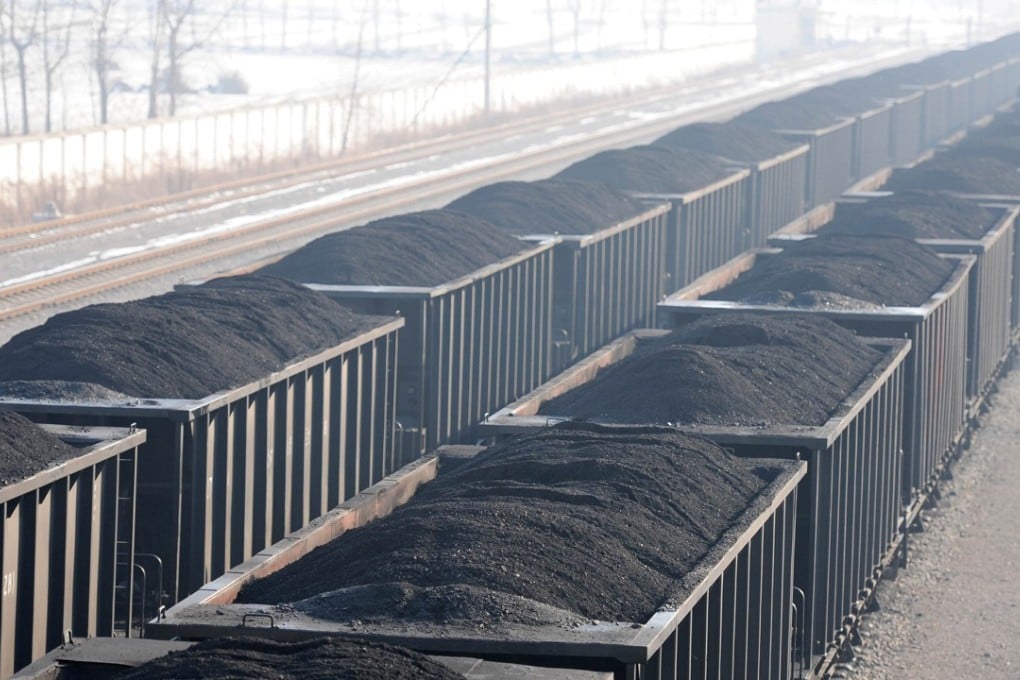 Carriages loaded with coal are seen at a mine pit of Huaibei Mining Group in Huaibei, Anhui province, China, on January 11, 2018. Photo: China Daily via Reuters
