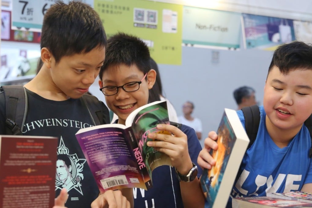 Children browse English books at the Hong Kong Book Fair last July. English is one of Hong Kong’s two official languages. Photo: Sam Tsang