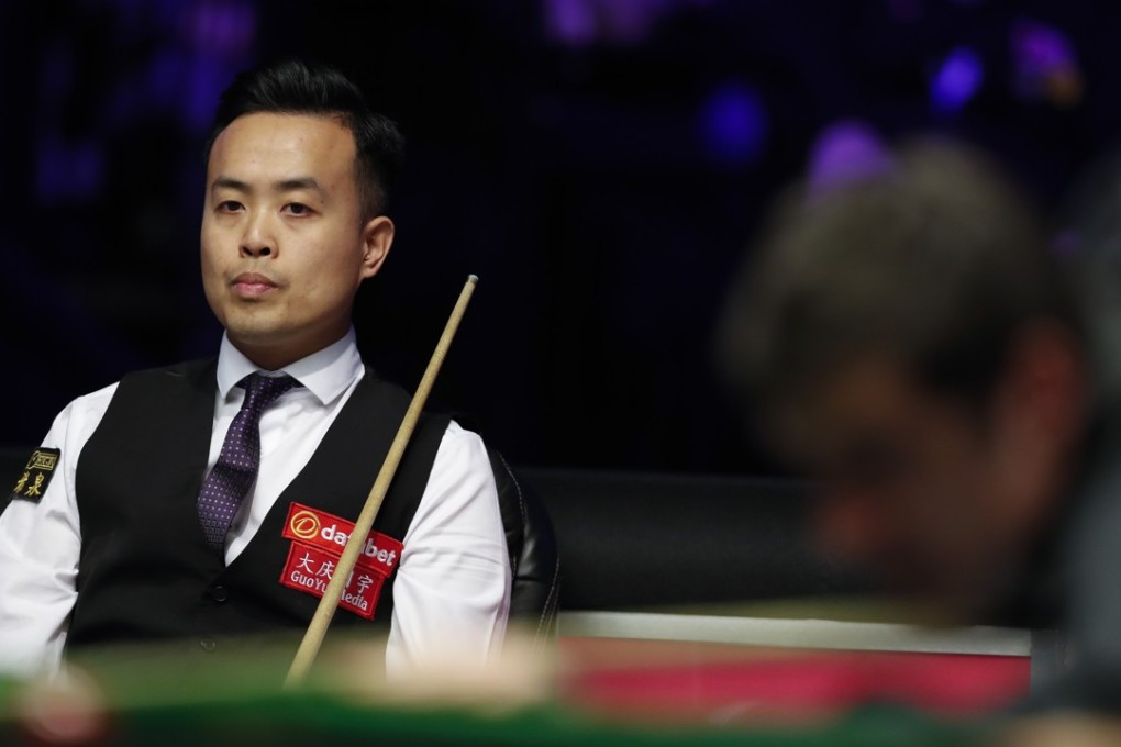 Marco Fu watches on as he is beaten by Ronnie O’Sullivan in the first round of the Masters last month. Photo: Xinhua