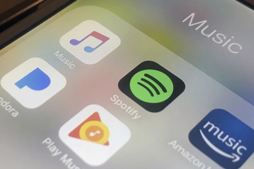 In a January 28, 2018, photo shows music streaming apps clockwise from top left, Apple, Spotify, Amazon, Pandora and Google on an iPhone in New York. Photo: AP