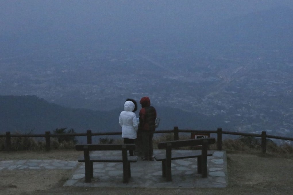 ‘Frost chasers’ were seen on Hong Kong’s highest peak, Tai Mo Shan, early Sunday. Photo: Felix Wong