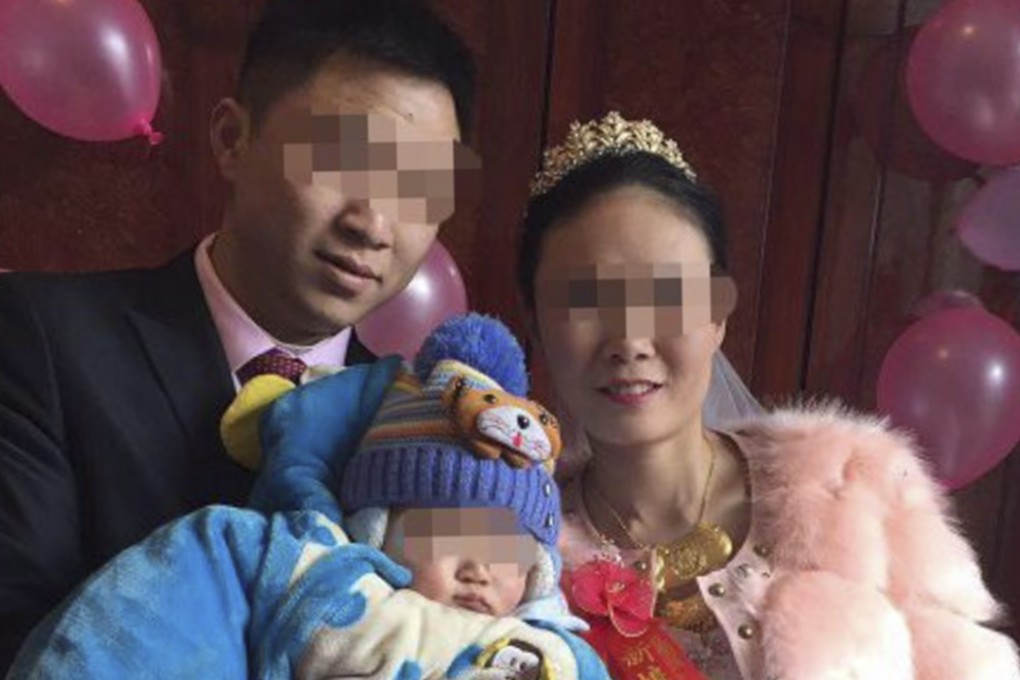 The man who died after drinking with colleagues, pictured with his wife and young child. Photo: Sohu.com