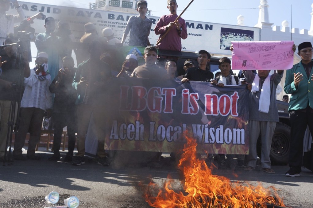 Muslim protesters burn an effigy during an anti-LGBT rally in Aceh, Indonesia. The UN human rights chief has urged the Indonesian government to put an end to the discriminatory sentiment. Photo: AP