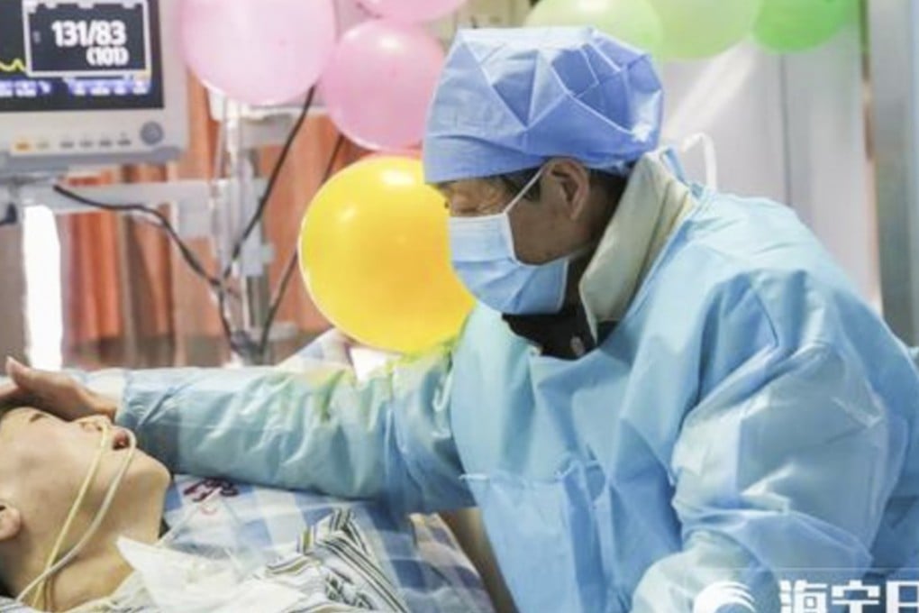 Nurses at a hospital in eastern China helped a 79-year-old man to celebrate his 50th golden wedding anniversary with his 75-year-old wife, who has been in a coma for the past three years. Photo: News.163.com