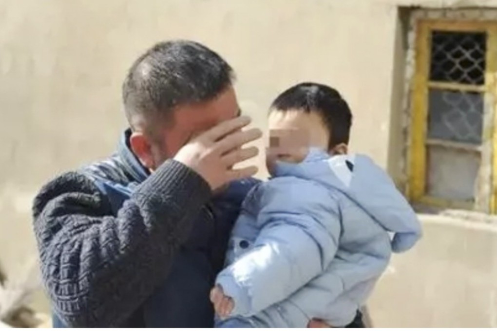 Being reunited with his young child was an emotional moment for this prisoner who was released under the temporary amnesty scheme. Photo: Legaldaily.com.cn