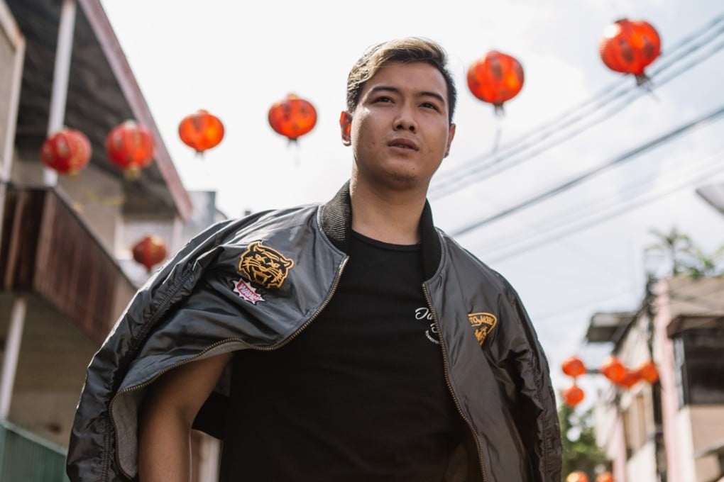 One of Arifin Kurniawan’s several jobs is fashion model. Photo: Ceritalah / Muhammad Fadli