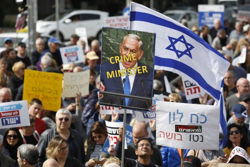 Demonstrators gathered in Tel Aviv on Friday demanding that Prime Minister Benjamin Netanyahu step down over bribery allegations put forward by the Israeli police force. Photo: EPA