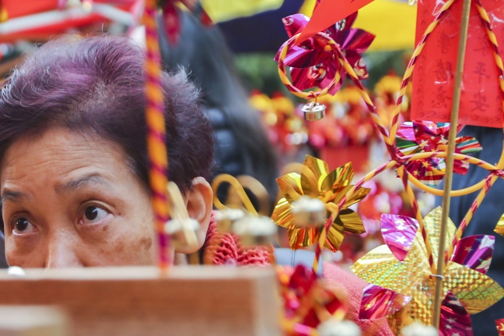 A ‘red’ New Year debut day, where stocks open higher, is seen by investors as a good omen, while a ‘black’ debut, where the market closes lower, is a bad omen. Photo: Xiaomei Chen
