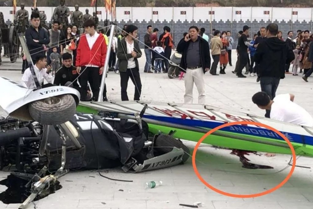 A man was killed when the microlight he was piloting crashed in a square at a tourist site in southwestern China. Photo: Sohu.com