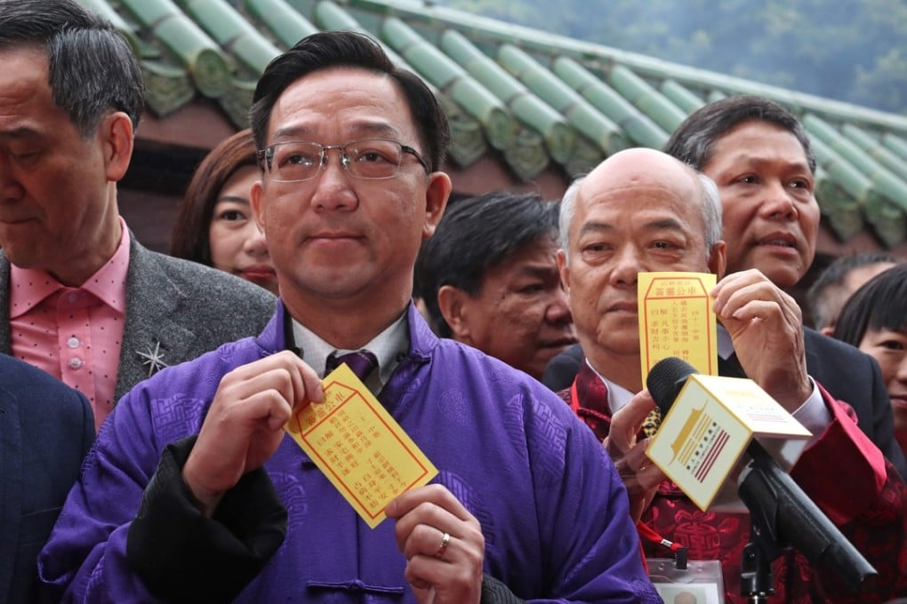 Heung Yee-kuk chairman Kenneth Lau and Sha Tin Rural Committee vice-chairman Lee Che-kee picked the fortune sticks at the heart of the confusion. Photo: SCMP Pictures