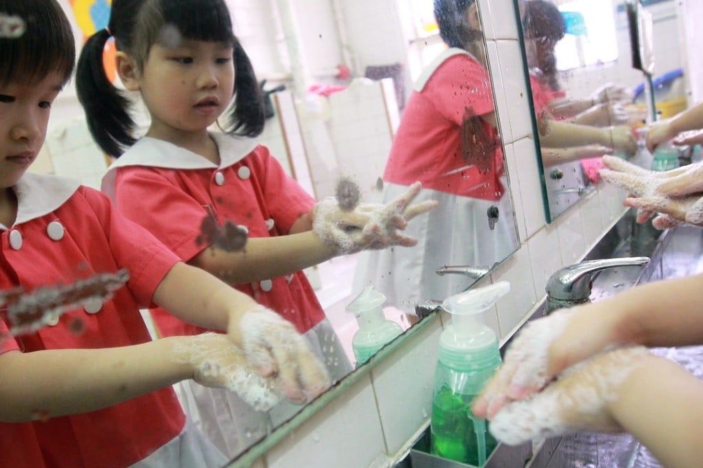 Hong Kong pupils washing their hands at school. Photo: K.Y. Cheng