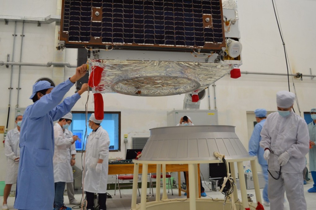 Hongyan will offer basic worldwide coverage for Chinese smartphone users. Photo: Xinhua