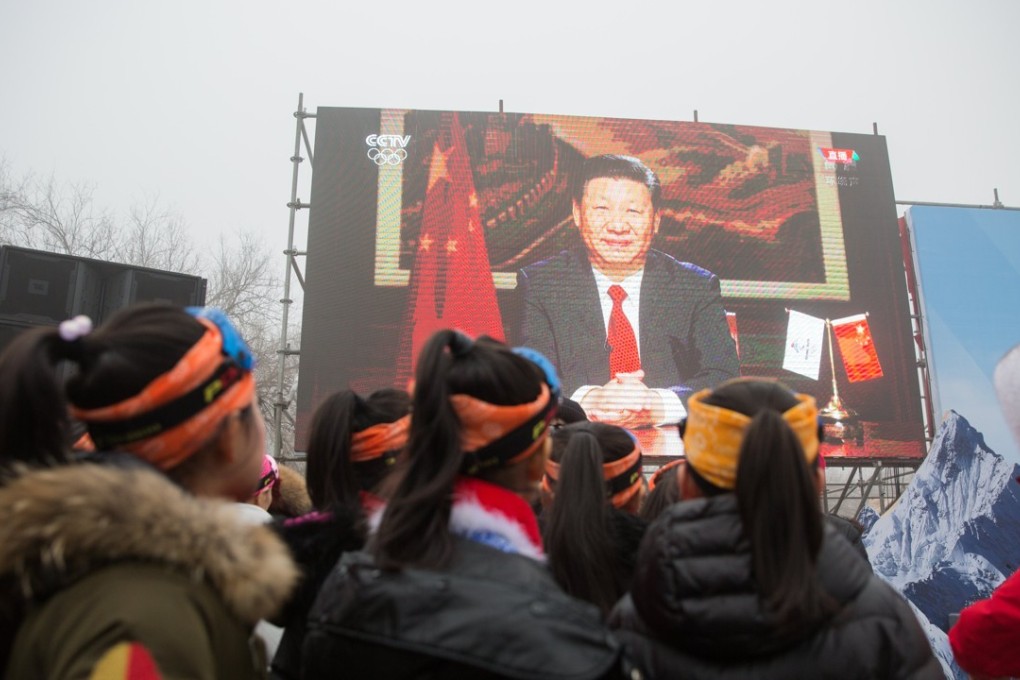Chinese children at Badaling Great Wall, in Beijing, watch Xi Jinping’s speech on a screen during the Winter Olympics closing ceremony on February 26, 2018. Photo: EPA-EFE