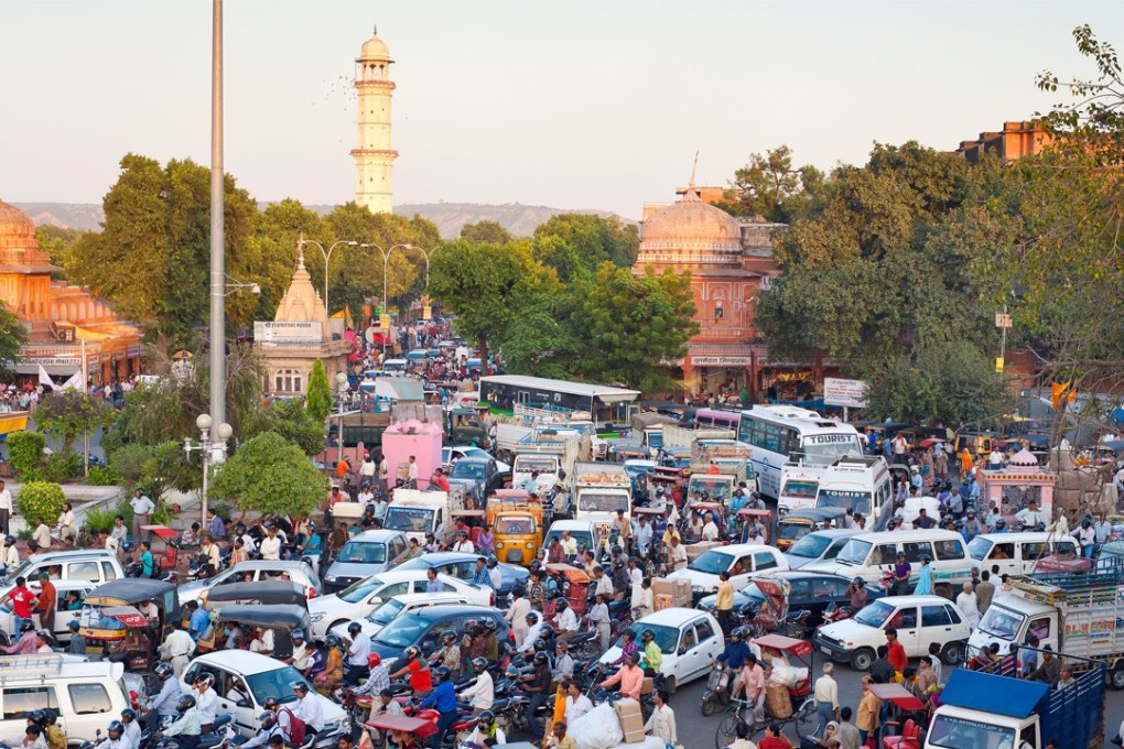 CPDGYR Traffic congestion and street life in the city of Jaipur, Rajasthan, India, Asia [25FEBRUARY2018 GBU POST MAGAZINE]