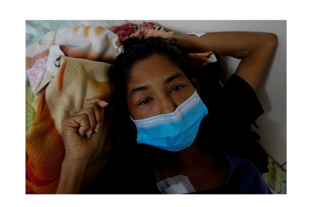 Yasmira Castano, 40, who lost her transplanted kidney, lies on a bed at a state hospital in Caracas, Venezuela, on February 7. Castano was unable to find the drugs needed to keep her body from rejecting the organ. Photo: Reuters