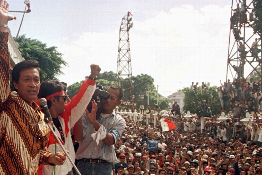 Sultan Hamengkubuwono X of Yogyakarta at an anti-Suharto protest. Photo: Reuters