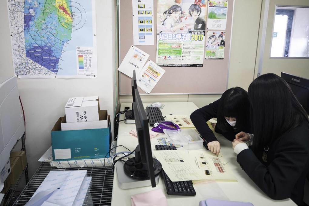 Schoolgirls assemble a Geiger counter kit in a classroom in Koriyama city, Fukushima prefecture. Photo: AFP