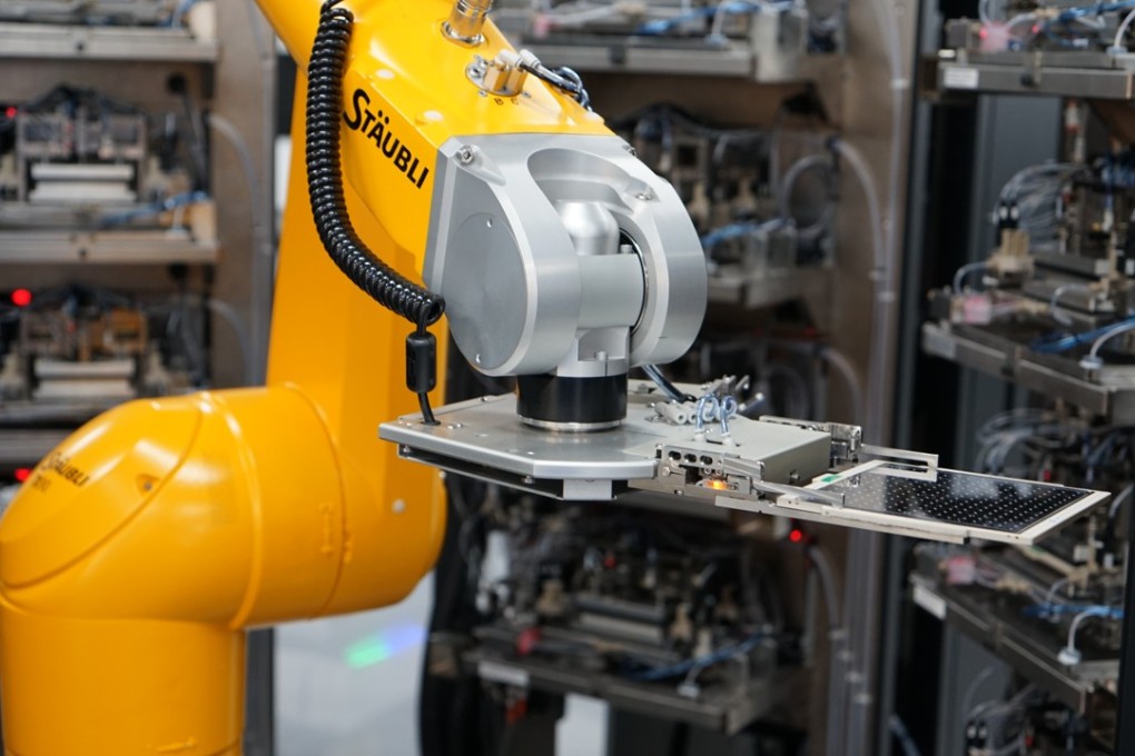 A robotic arm at China National Genebank in Shenzhen puts DNA samples onto different shelves. DNA sequencing tests offer useful information on health risks, but as governments get into the game, individual privacy and security are a concern. Photo: Young Wang