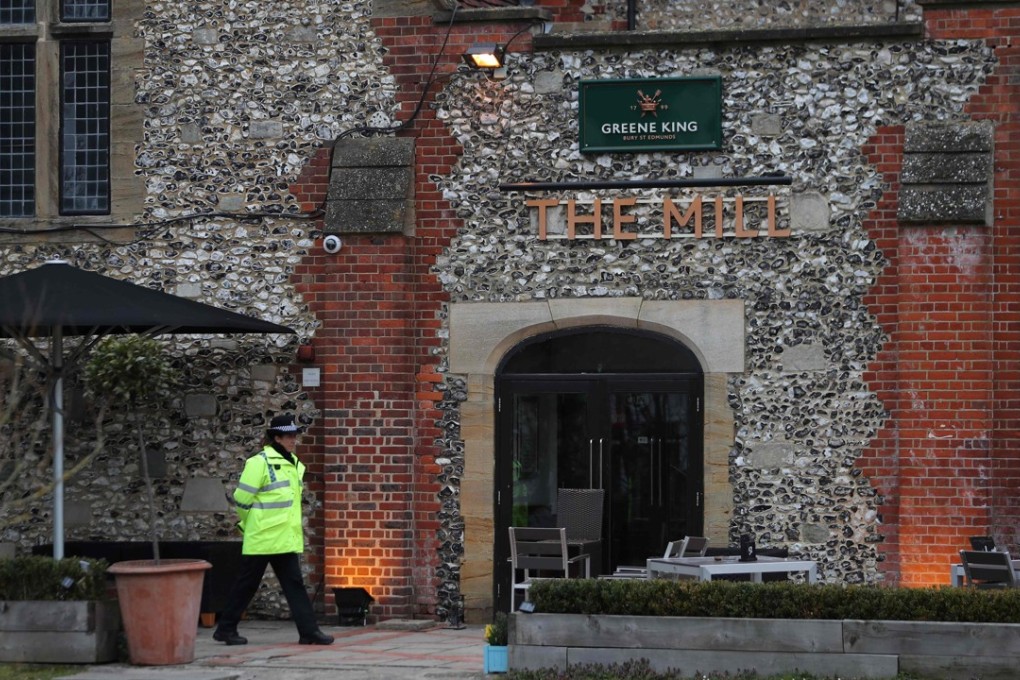 A police officer stands in front of The Mill pub in Salisbury, southern England. Photo: AFP