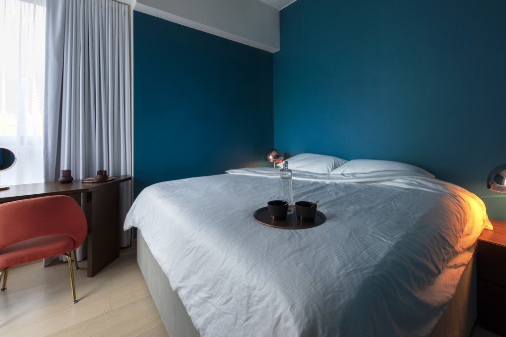 Deep, rich shades and soft curves inform Lim + Lu’s design scheme throughout the apartment. Photography and video: John Butlin. Photo assistant: Timothy Tsang.