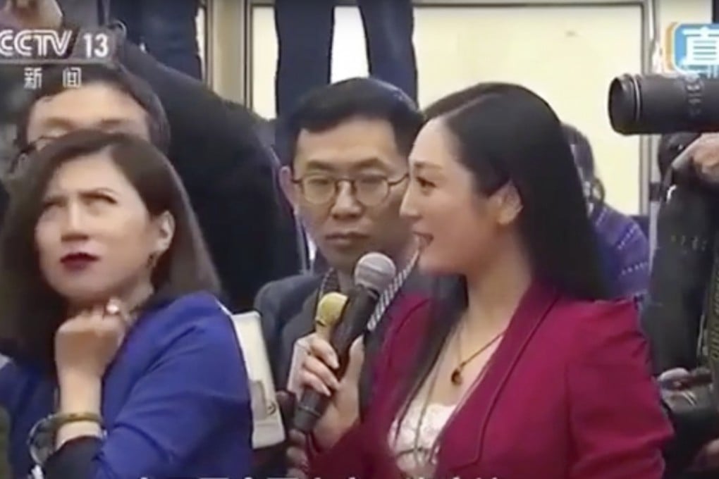 China Business News reporter Liang Xiangyi (left) rolls her eyes at another journalist’s question. Photo: CCTV