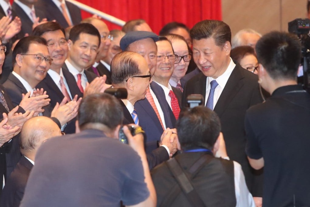 Chinese President Xi Jinping meets Li Ka-shing and other businessmen and politicians in Hong Kong in 2017. Photo: Handout