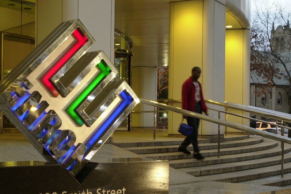 An unidentified person leaves Enron Corp. headquarters at the end of the day Tuesday, Jan. 22, 2002, in Houston. Former Enron Corp. chairman and CEO Kenneth Lay has been indicted on criminal charges related to the energy company's collapse, sources close to the case told The Associated Press on Wednesday, July 7, 2004. Photo: AP Photo/Pat Sullivan